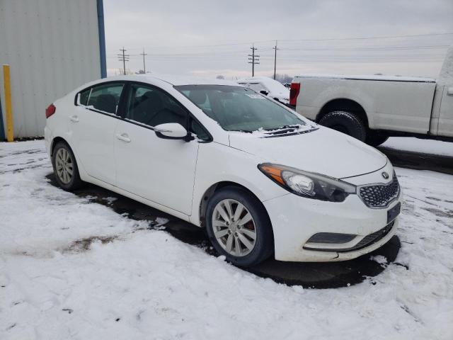 KNAFX4A69G5447212 - 2016 KIA FORTE LX WHITE photo 4