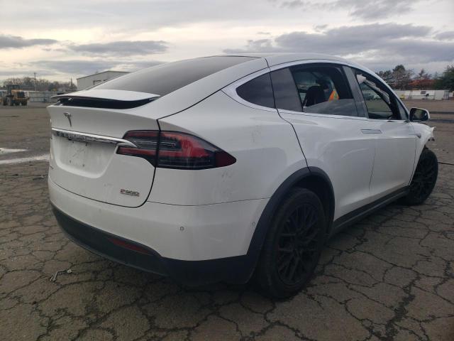 5YJXCBE47GF000540 - 2016 TESLA MODEL X WHITE photo 3