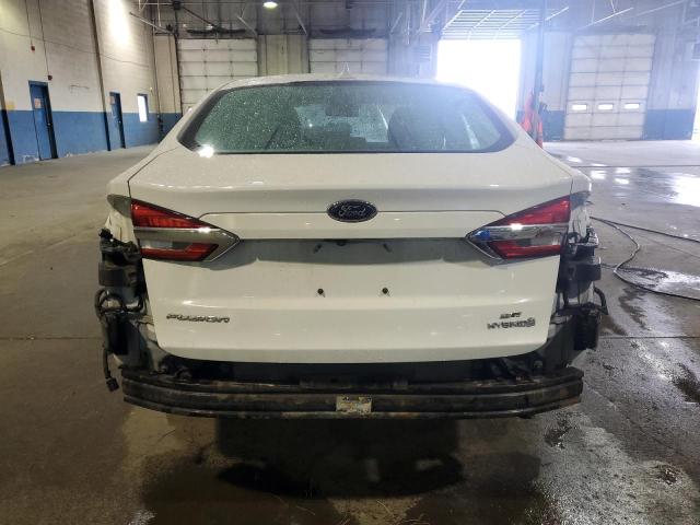 3FA6P0LUXKR187468 - 2019 FORD FUSION SE WHITE photo 6