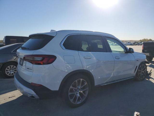 5UXTA6C02P9N93051 - 2023 BMW X5 XDRIVE45E Weiß Foto 3