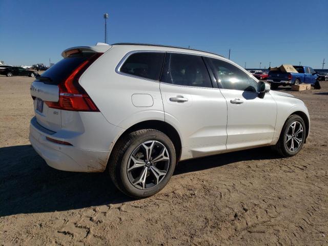 YV4L12DK8N1024577 - 2022 VOLVO XC60 B5 MOMENTUM WHITE photo 3