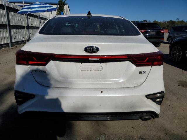 3KPF54AD4ME338387 - 2021 KIA FORTE EX WHITE photo 6