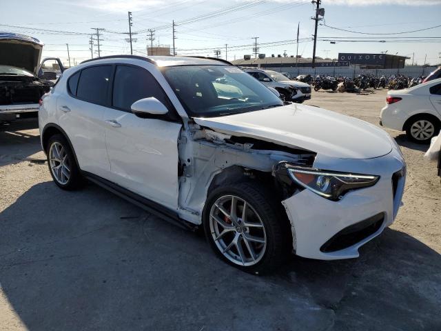 ZASPAKAN7K7C51407 - 2019 ALFA ROMEO STELVIO WHITE photo 4