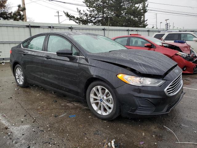 3FA6P0H72LR118553 - 2020 FORD FUSION SE BLACK photo 4