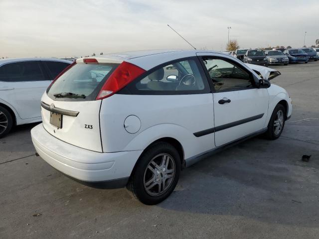 3FAFP3135YR123083 - 2000 FORD FOCUS ZX3 WHITE photo 3