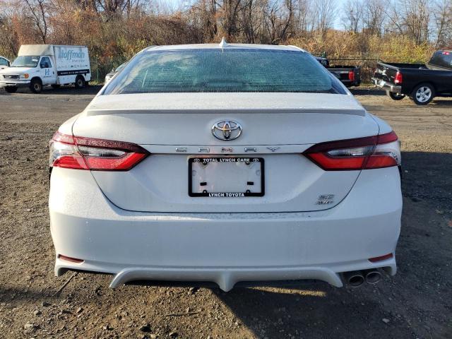 4T1G11BKXPU078851 - 2023 TOYOTA CAMRY SE NIGHT SHADE WHITE photo 6