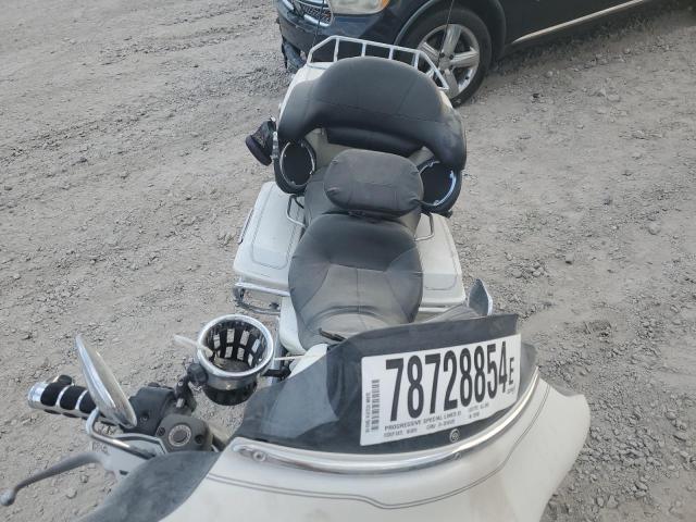 1HD1FCW144Y632560 - 2004 HARLEY-DAVIDSON FLHTCUI 白色 照片 5