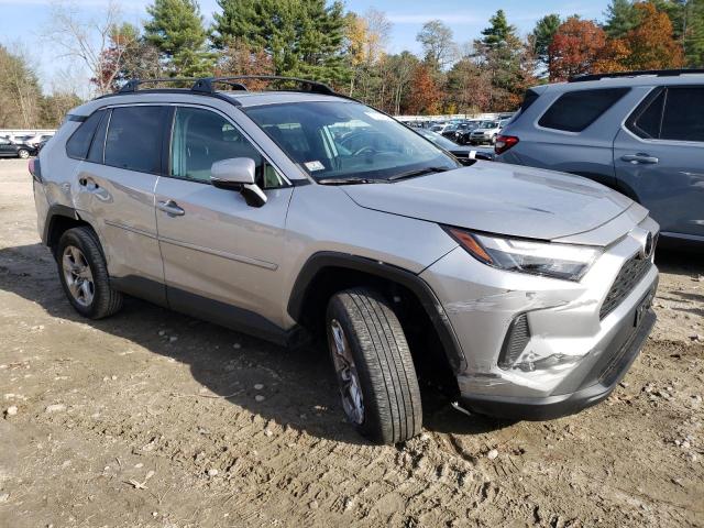 2T3W1RFVXPC231610 - 2023 TOYOTA RAV4 XLE SILVER photo 4