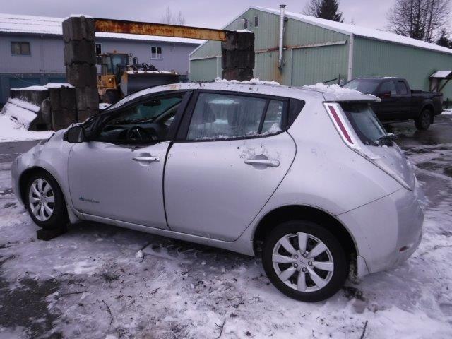 1N4AZ0CP1FC301182 - 2015 NISSAN LEAF S SILVER photo 2