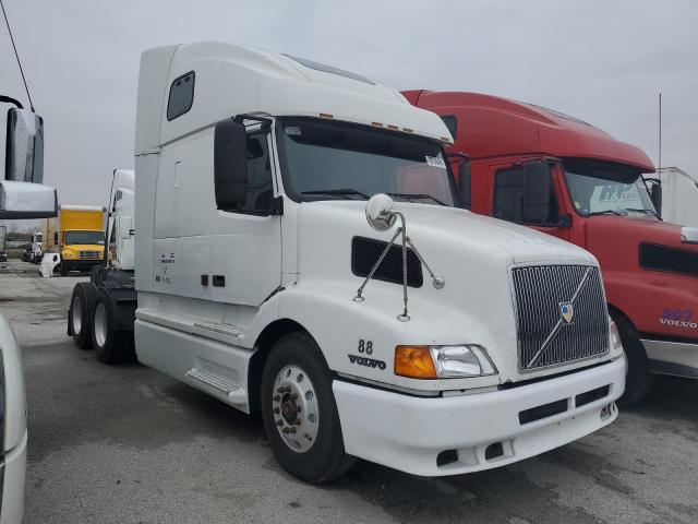 2000 VOLVO VN, 