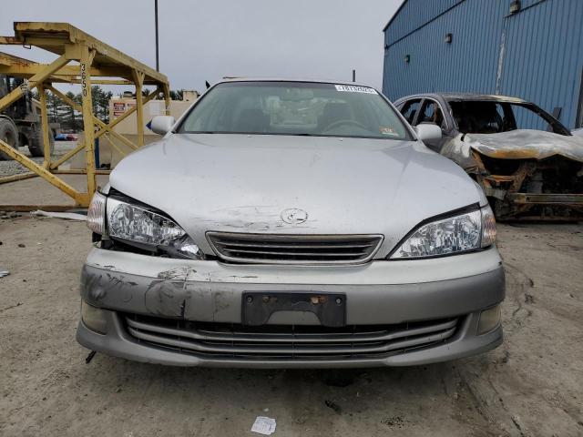 JT8BF28G410296452 - 2001 LEXUS ES 300 SILVER photo 5