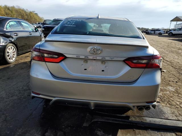 4T1G11AK9MU614833 - 2021 TOYOTA CAMRY SE SILVER photo 6