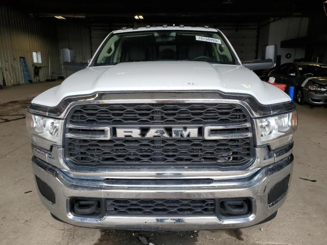 3C63RPGL9KG618080 - 2019 RAM 3500 TRADESMAN WHITE photo 5