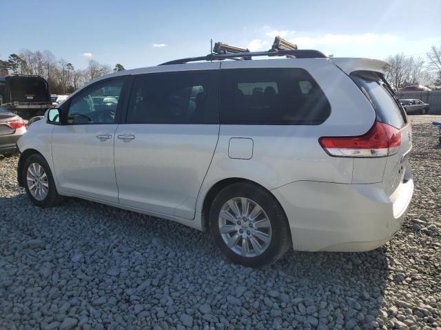 5TDDK3DC6DS052348 - 2013 TOYOTA SIENNA XLE WHITE photo 2