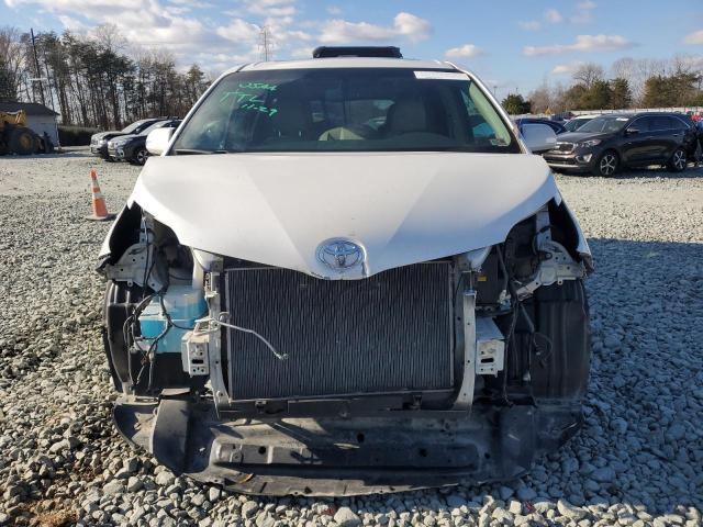 5TDDK3DC6DS052348 - 2013 TOYOTA SIENNA XLE WHITE photo 5