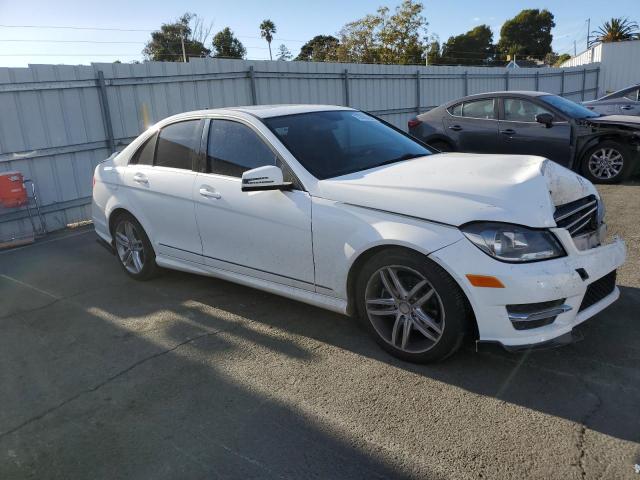 WDDGF4HBXEA965224 - 2014 MERCEDES-BENZ C 250 WHITE photo 4