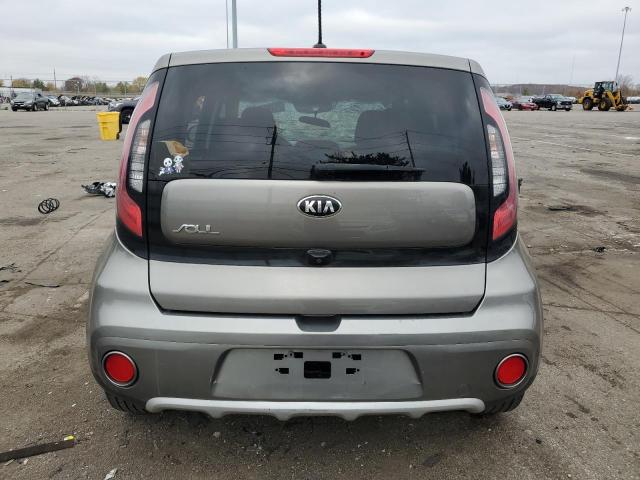 KNDJP3A54H7435456 - 2017 KIA SOUL + GRAY photo 6