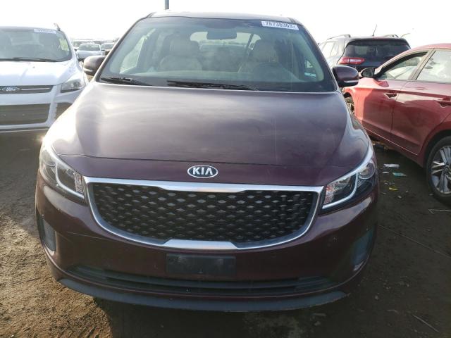 KNDMB5C16J6385978 - 2018 KIA SEDONA LX BURGUNDY photo 5