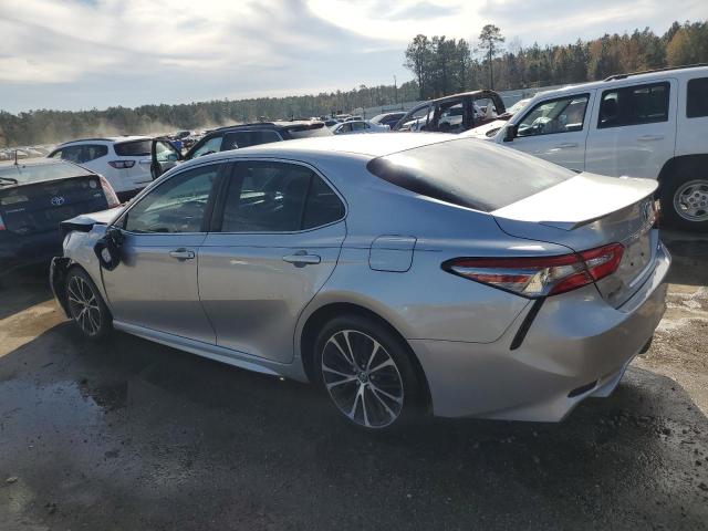 4T1B11HK6JU140349 - 2018 TOYOTA CAMRY L SILVER photo 2