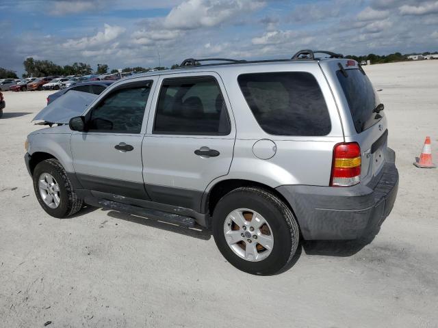 1FMYU93135DA11604 - 2005 FORD ESCAPE XLT SILVER photo 2