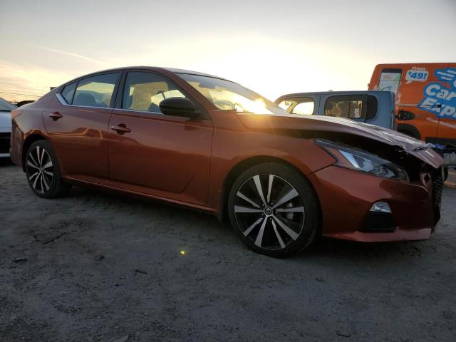 1N4BL4CV4MN415030 - 2021 NISSAN ALTIMA SR ORANGE photo 4