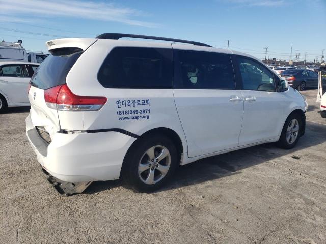 5TDKK3DC7DS349328 - 2013 TOYOTA SIENNA LE WHITE photo 3