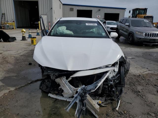 4T1G11AK2PU770586 - 2023 TOYOTA CAMRY SE NIGHT SHADE WHITE photo 5