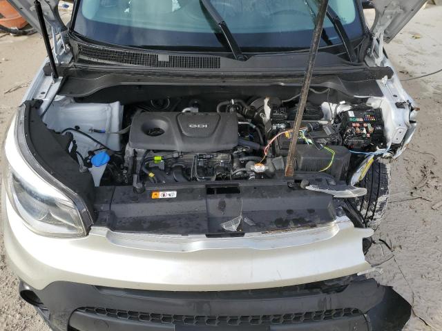 KNDJN2A29H7461010 - 2017 KIA SOUL SILVER photo 11