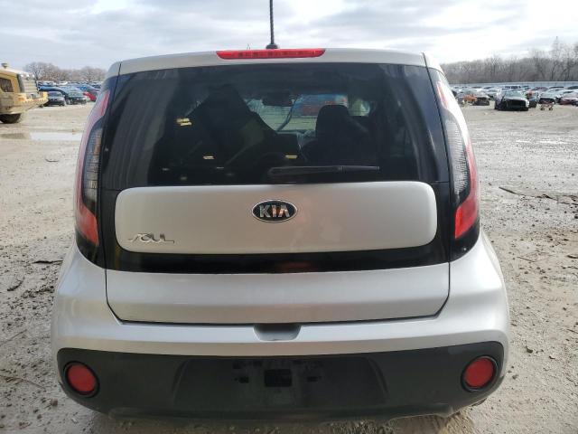 KNDJN2A29H7461010 - 2017 KIA SOUL SILVER photo 6