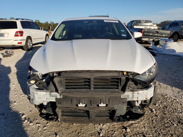 3FA6P0HD0JR240038 - 2018 FORD FUSION SE WHITE photo 5