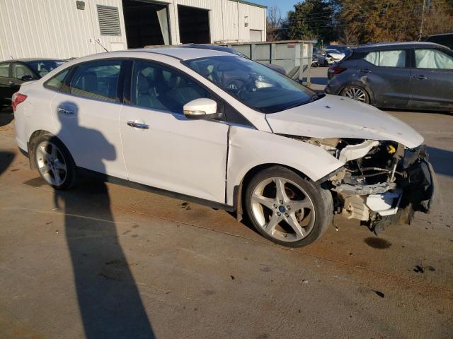 1FAHP3J2XCL426559 - 2012 FORD FOCUS TITANIUM WHITE photo 4