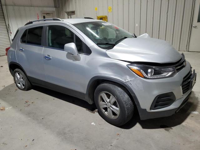 KL7CJLSB4LB015696 - 2020 CHEVROLET TRAX 1LT SILVER photo 4