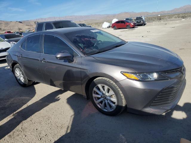 4T1B11HK3JU613396 - 2018 TOYOTA CAMRY L GRAY photo 4