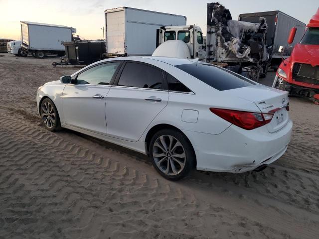 5NPEC4AB8DH751862 - 2013 HYUNDAI SONATA SE WHITE photo 2