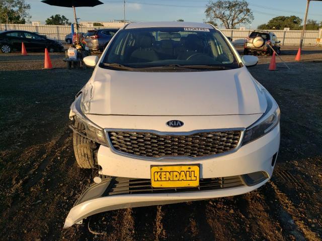 3KPFK4A70JE222053 - 2018 KIA FORTE LX WHITE photo 5