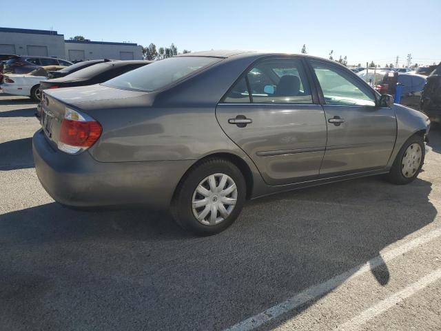 4T1BE32K05U603388 - 2005 TOYOTA CAMRY LE SILVER photo 3