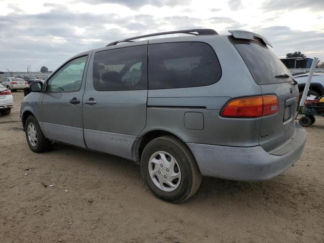 4T3ZF13CXWU022528 - 1998 TOYOTA SIENNA LE SILVER photo 2