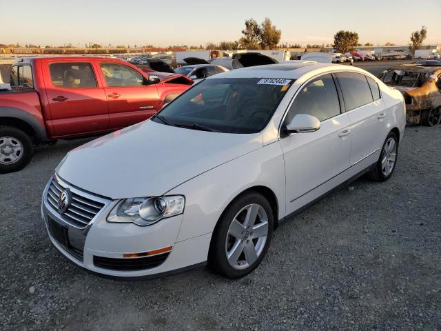 WVWAK73C28P049698 - 2008 VOLKSWAGEN PASSAT KOMFORT WHITE photo 1