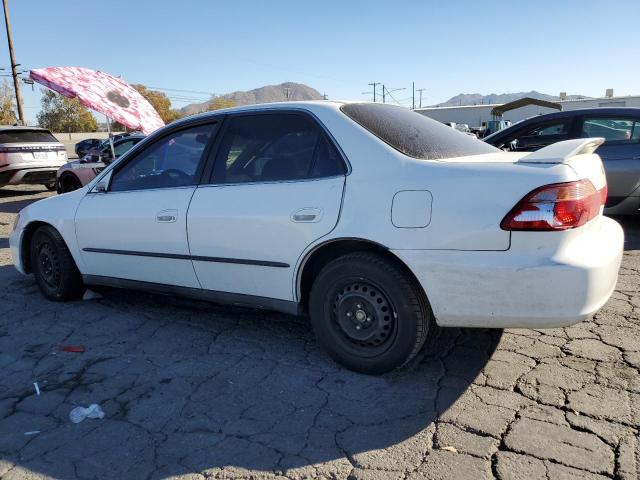 1HGCG5646YA149715 - 2000 HONDA ACCORD LX WHITE photo 2