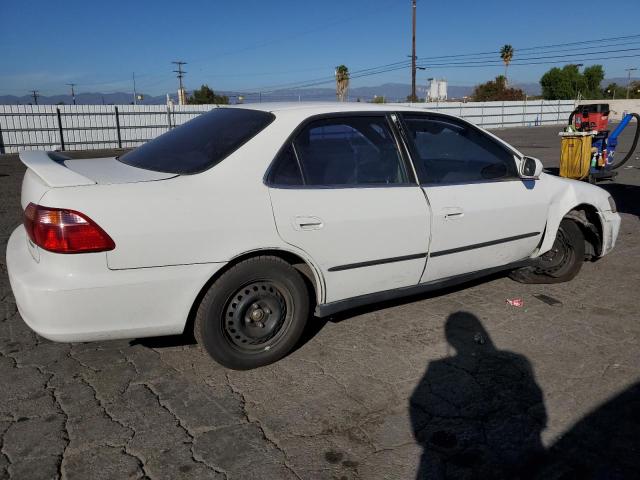 1HGCG5646YA149715 - 2000 HONDA ACCORD LX WHITE photo 3