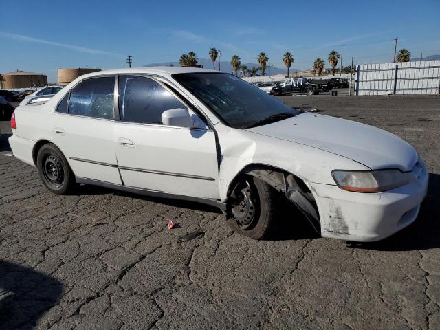 1HGCG5646YA149715 - 2000 HONDA ACCORD LX WHITE photo 4