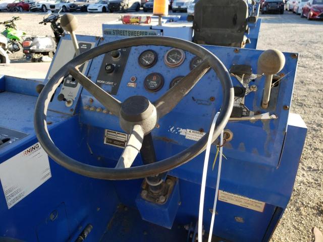 585785 - 2000 AMERICAN MOTORS SWEEPER BLUE photo 5