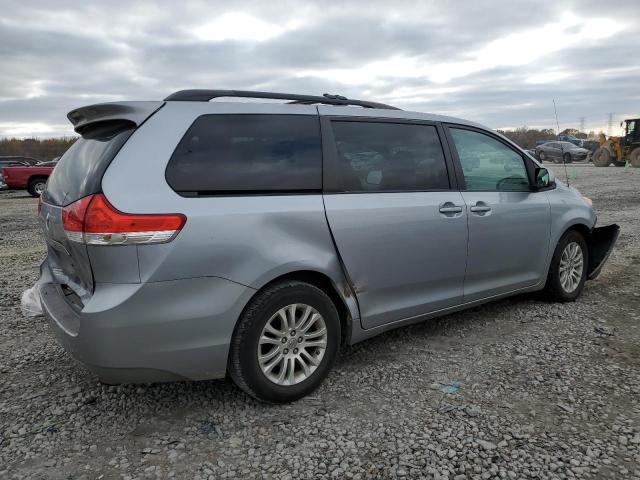 5TDYK3DC6CS184963 - 2012 TOYOTA SIENNA XLE SILVER photo 3