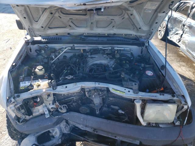 5N1ED28T4YC517795 - 2000 NISSAN XTERRA XE SILVER photo 11