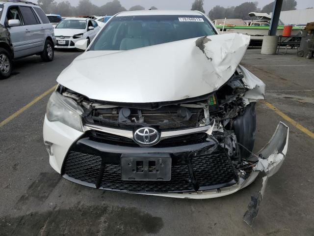 4T1BF1FK8HU307213 - 2017 TOYOTA CAMRY LE WHITE photo 5