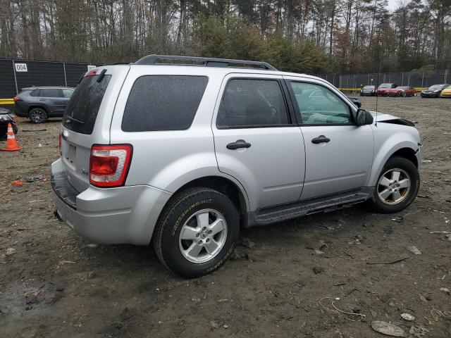 1FMCU0DG1CKC37464 - 2012 FORD ESCAPE XLT SILVER photo 3