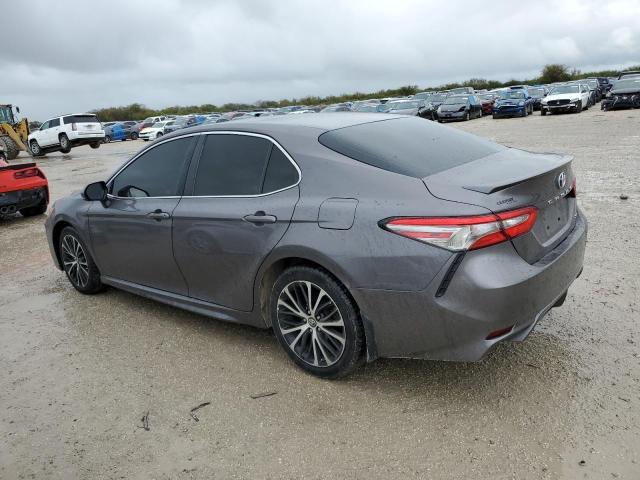 4T1B11HK9JU645981 - 2018 TOYOTA CAMRY L SILVER photo 2