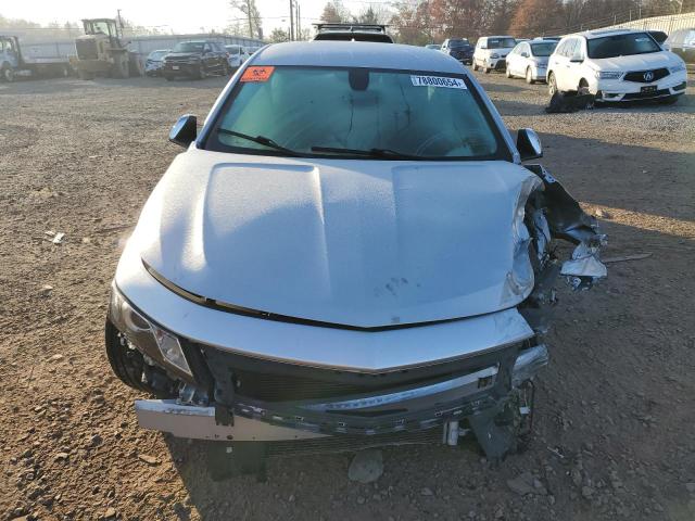 2G1125S31J9137953 - 2018 CHEVROLET IMPALA PREMIER SILVER photo 5