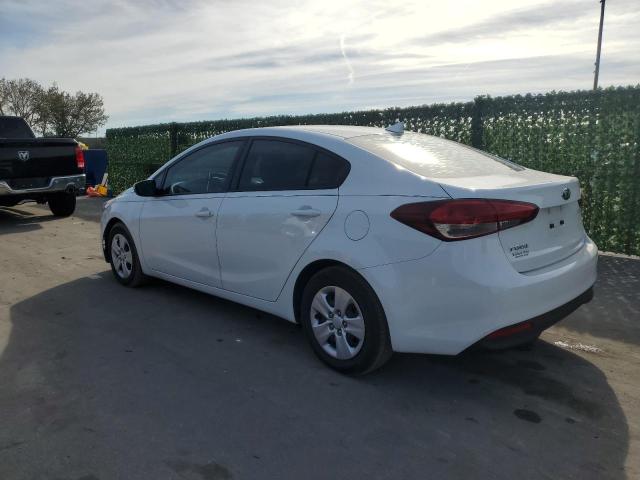 3KPFK4A73JE217705 - 2018 KIA FORTE LX WHITE photo 2