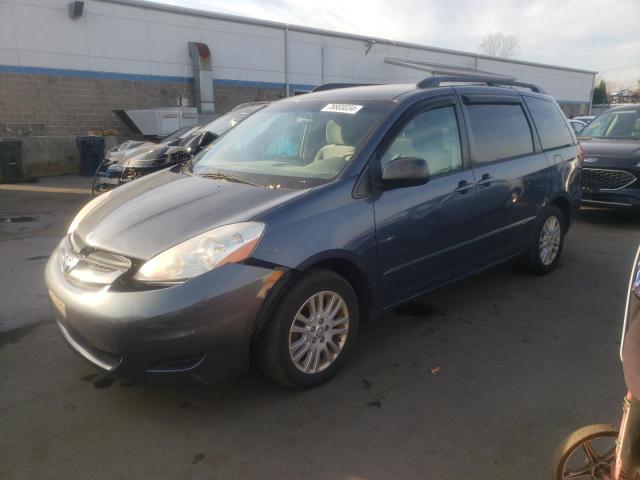 2009 TOYOTA SIENNA LE, 